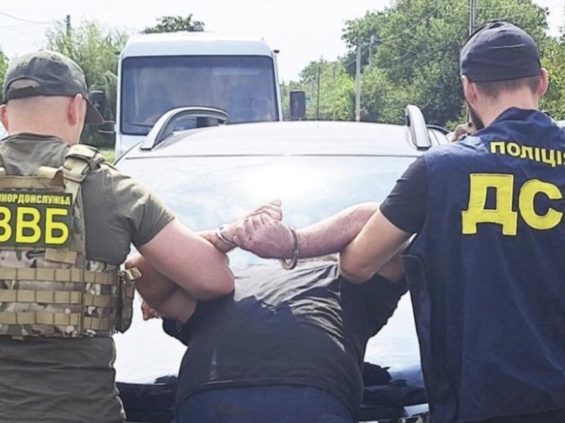 Одесита підозрюють у переправленні через кордон військовозобов'язаних з Миколаївщини