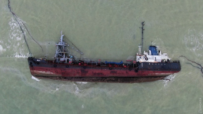 В полиции расследуют крушение танкера у побережья Одессы как нарушение правил эксплуатации
