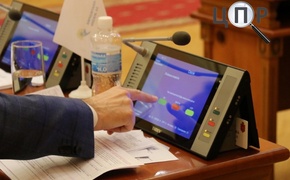 Депутатів від фракції мера Одеси упіймали на "кнопкодавстві"