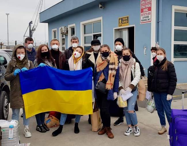 Після обстеження - в обсервацію: до Чорноморська прибув пором з Туреччини з 35 українцями на борту