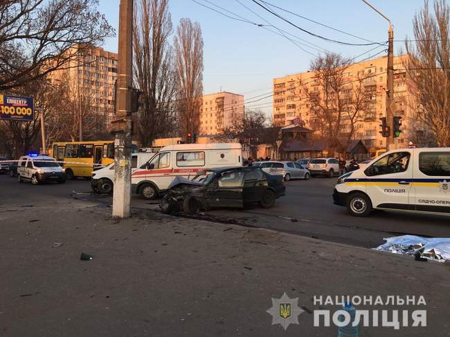 Один нацгвардеец погиб, а двое его сослуживцев и трое  гражданских оказались в больнице из-за ДТП в Одессе