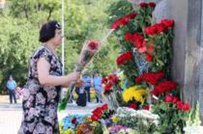 В Одессе состоялась церемония возложения цветов к памятнику Шевченко 