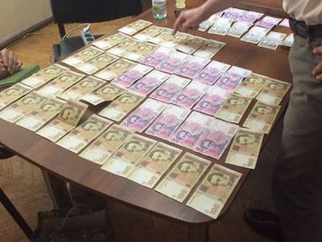  Декан одесского вуза подозревается в получении 10 тысяч гривень взятки за допуск к сессии