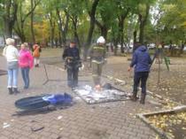 Неизвестные сожгли агитпалатку и избили кандидата в депутаты Одесского горсовета 
