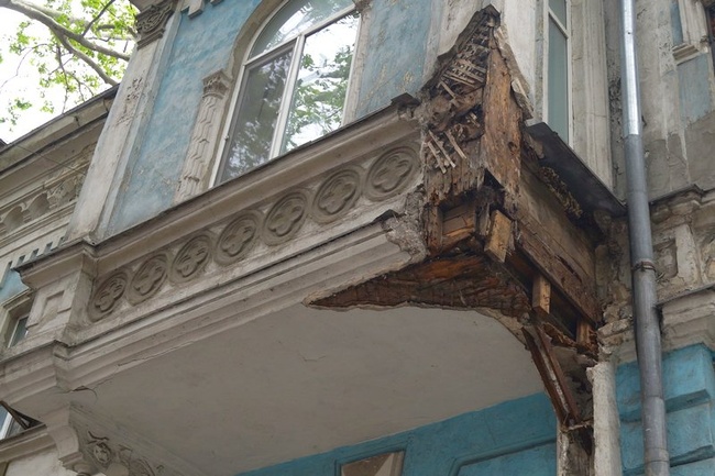 У Приморському районі Одеси нарахували понад 500 аварійних балконів