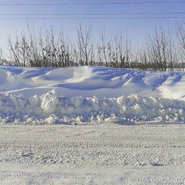 Две лопаты снега и долгая дорога в сугробах