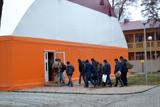 В детский лагерь «Виктория» заселили резервистов: сегодня они присягнут Украине