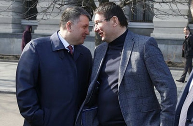 Генеральный прокурор и министр внутренних дел снова передумали ехать в Одессу
