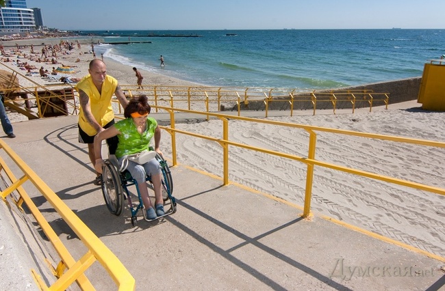 В Одессе на пляж для людей с инвалидностью потратят более шести миллионов