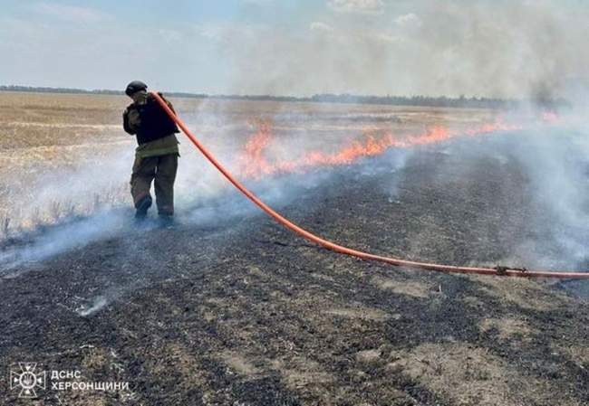 Наслідки обстрілу. Фото: ДСНС України в Херсонській області