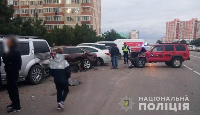 Підліток в Чорноморську потрощив шість авто на маминій машині
