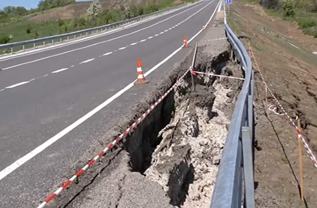 Трасі, яку ремонтує фірма депутата Одеської міськради, загрожує зсув ґрунту