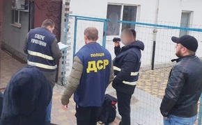 У Миколаєві викрили злочинну групу у вимаганні 7 тисяч доларів неіснуючого боргу