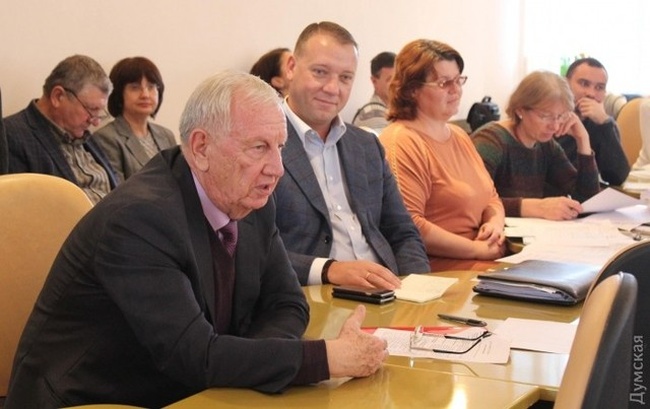 Заместитель городского головы Черноморска и депутат Одесского горсовета прогуливает работу