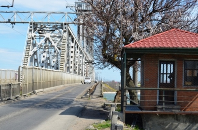 Железнодорожники отложили капремонт моста в Затоке до осени