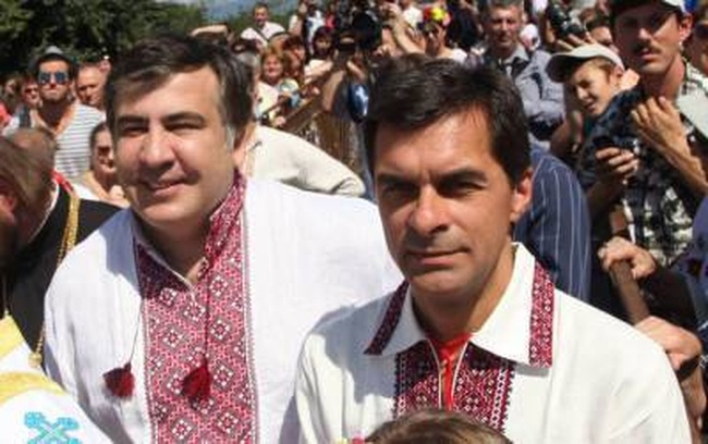 В прошлом году Саакашвили получал пять тысяч гривень в месяц и изменил почерк