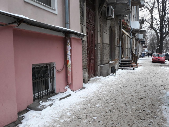 Одесситы жалуются на нечищенные от снега тротуары, но пока никого не оштрафовали