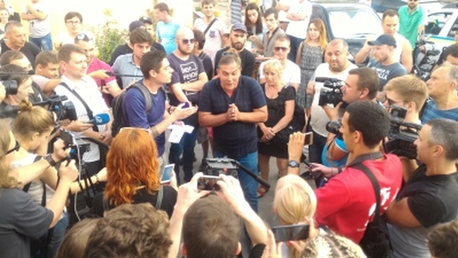 Активисты требуют снести гостиницу "кума прокурора" на Ланжероне