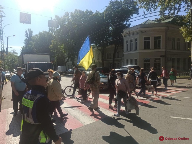 Переселенці з Донбасу пікетували Одеську обладміністрацію через вимкнення світла (оновлено)