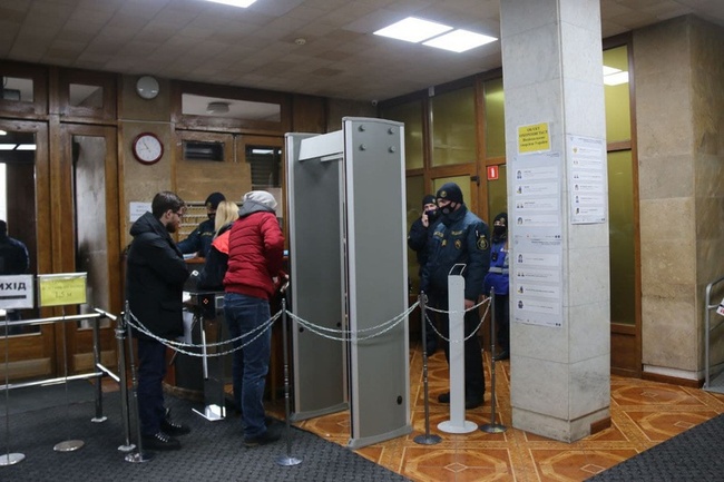 Суд почав розгляд по суті справи про недопуск журналістів у приміщення Одеської ОДА