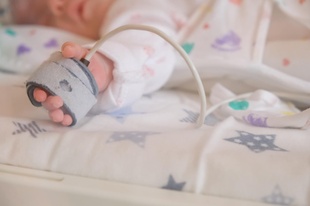 У Миколаївських лікарнях встановили нове обладнання для новонароджених дітей