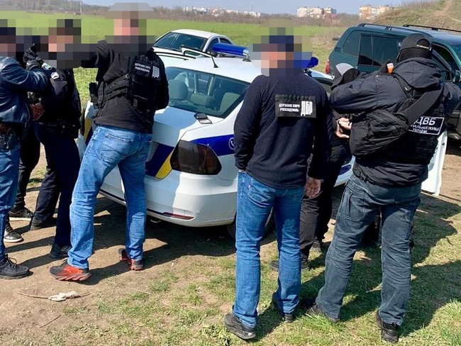 Одеських поліцейських охоронців підозрюють у збуті наркотиків та хабарництві