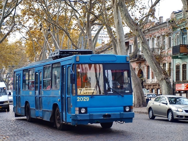 Мировой банк предлагает решать транспортные проблемы Одессы с помощью 12-метровых автобусов