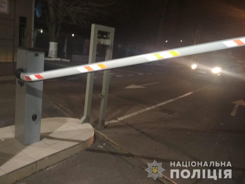 В Одесі нетверезий поліцейський на авто збив двох людей