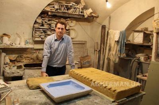 В Белгород-Днестровскую крепость возвращают копии закладных плит XV века