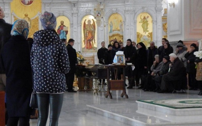 В Одессе прощаются со студентами, погибшими в колледже на Троицкой