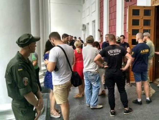 В Одессе слушания по переименованию улиц сорваны из-за вспыхнувшей драки