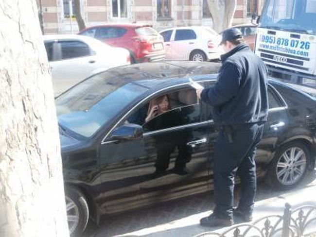 Полицейские оштрафовали главу транспортной комиссии Одесского горсовета за парковку на "зебре"