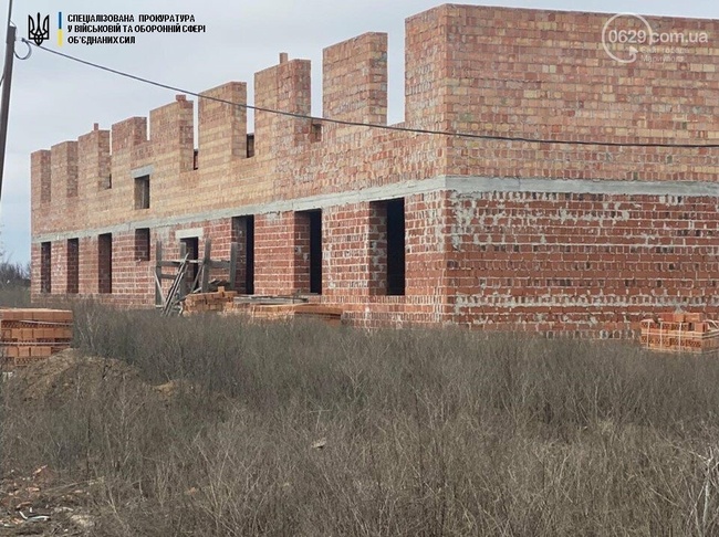 Колишньому прокурору з Одеси оголосили підозру через будівництво казарм на Донеччині