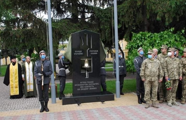 У військовому містечку в Одесі відкрили пам'ятник загиблим АТОвцям