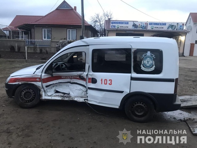 В Одеській області через водія BMW загинув водій «швидкої» та постраждала лікарка