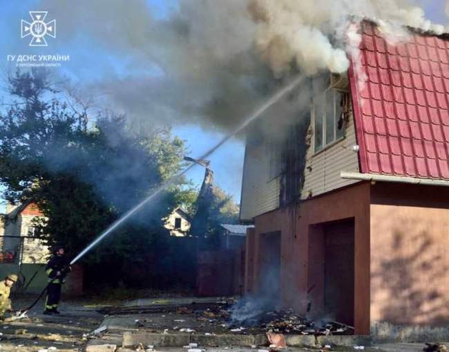 Наслідки обстрілу. Фото: ДСНС України в Херсонській області