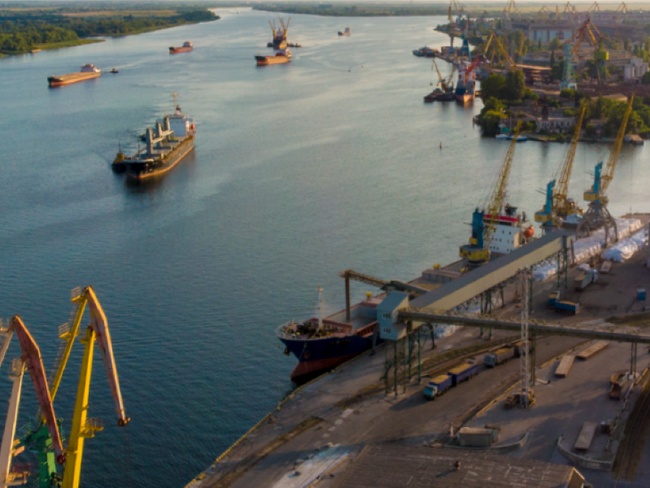 Морський торгівельний порт Херсона. Фото - Порти України