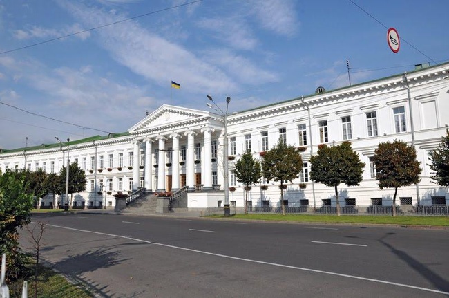 Депутати  Полтавської міськради заборонили побори у школах і вирішили позбутися капітальних МАФів