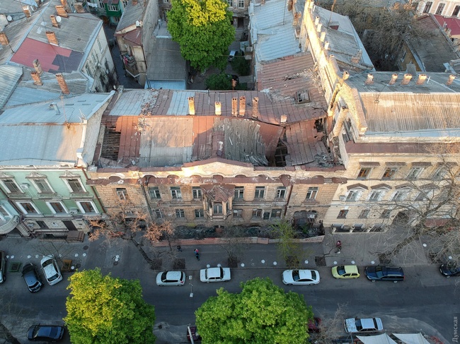 Фасадную часть дома Гоголя в Одессе признали аварийной