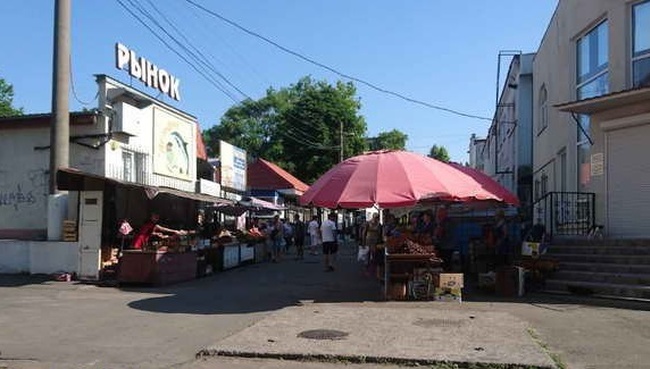 В Черноморске снова пробуют продать рынок в центре города