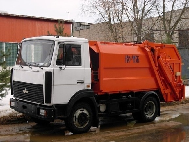 В сельсовете под Одессой купили мусоровоз за два миллиона