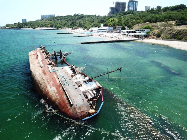 АМПУ збирається власними силами підняти танкер Delfi