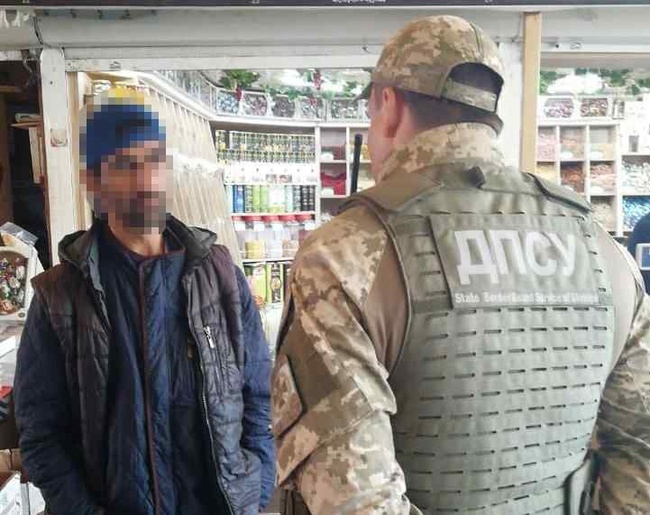 На одесском рынке пограничники обнаружили 28 нелегалов