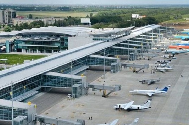 Одесский аэропорт заплатит более трех миллионов за ремонт швов и трещин