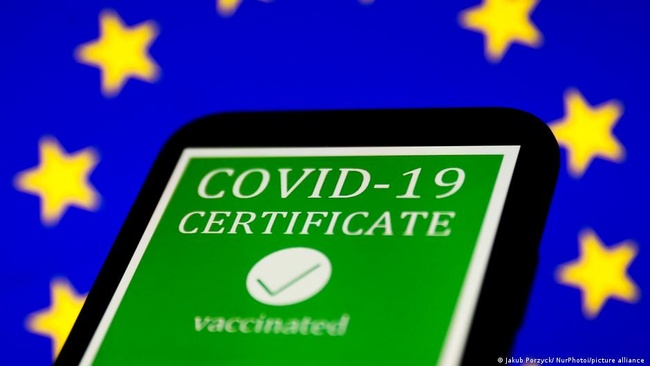 Кабмін затвердив впровадження COVID-сертифікатів в Україні