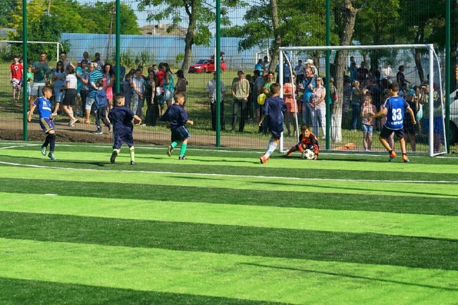 В селе Овидиопольского района открыли новое футбольное мини-поле за полтора миллиона