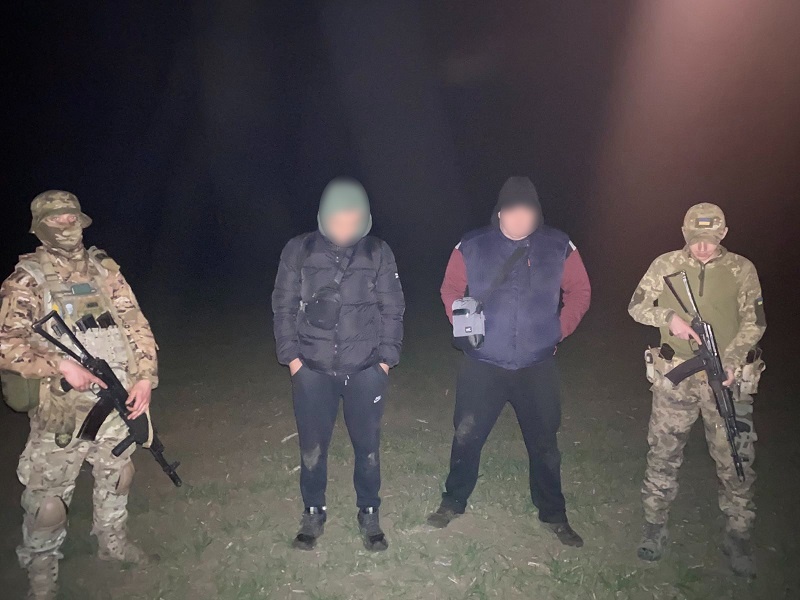 Прикордонники зупинили порушників пострілами вгору