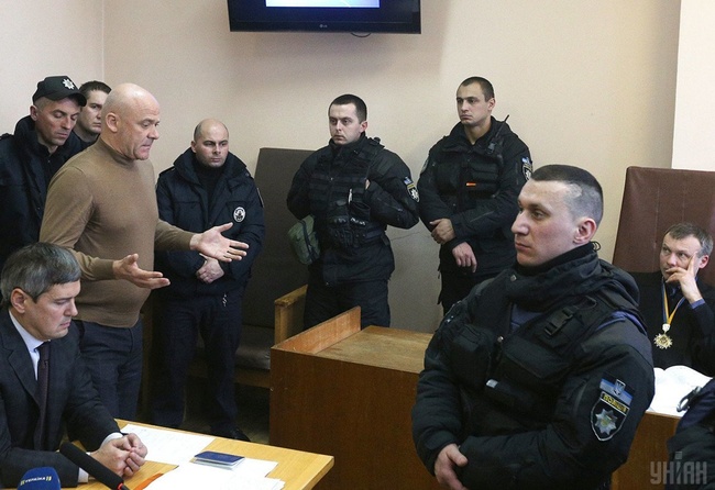 Прокуроры закончили зачитывать в суде обвинительный акт в отношении мэра Одессы