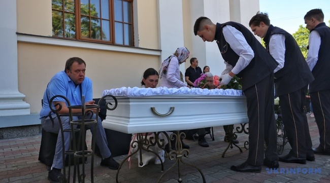 В Одесі попрощалися з чотирирічною дівчинкою, вбитою росіянами
