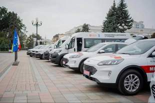 Kherson Region Doctors Receive Two New Cars